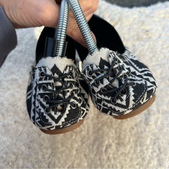 Lucky Brand 'Echo2' Canvas Geometric Design Black White Slip On Ballet Flats - Picture 7 of 9